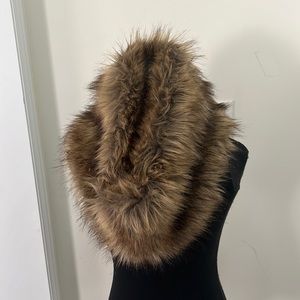 Danier chunky Faux Fur Warm Neck Scarf Hood Size OS